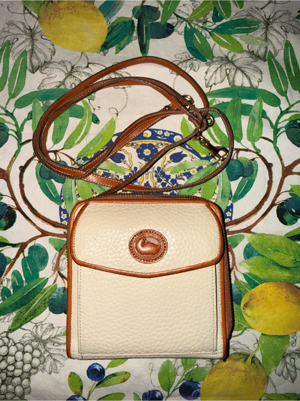 Vtg Mini Zipa-Long Wallet Cream Pebbled Leather w/ Tan Trim - Picture 1 of 7